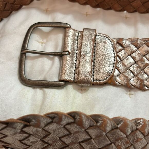Fossil, metallic, weave leather belt with silver metallic sheen. - Picture 2 of 9